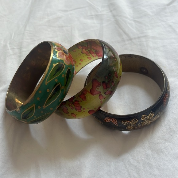 Large dangle bracelets - Picture 2 of 5